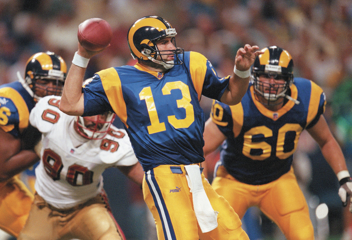 Kurt Warner throws